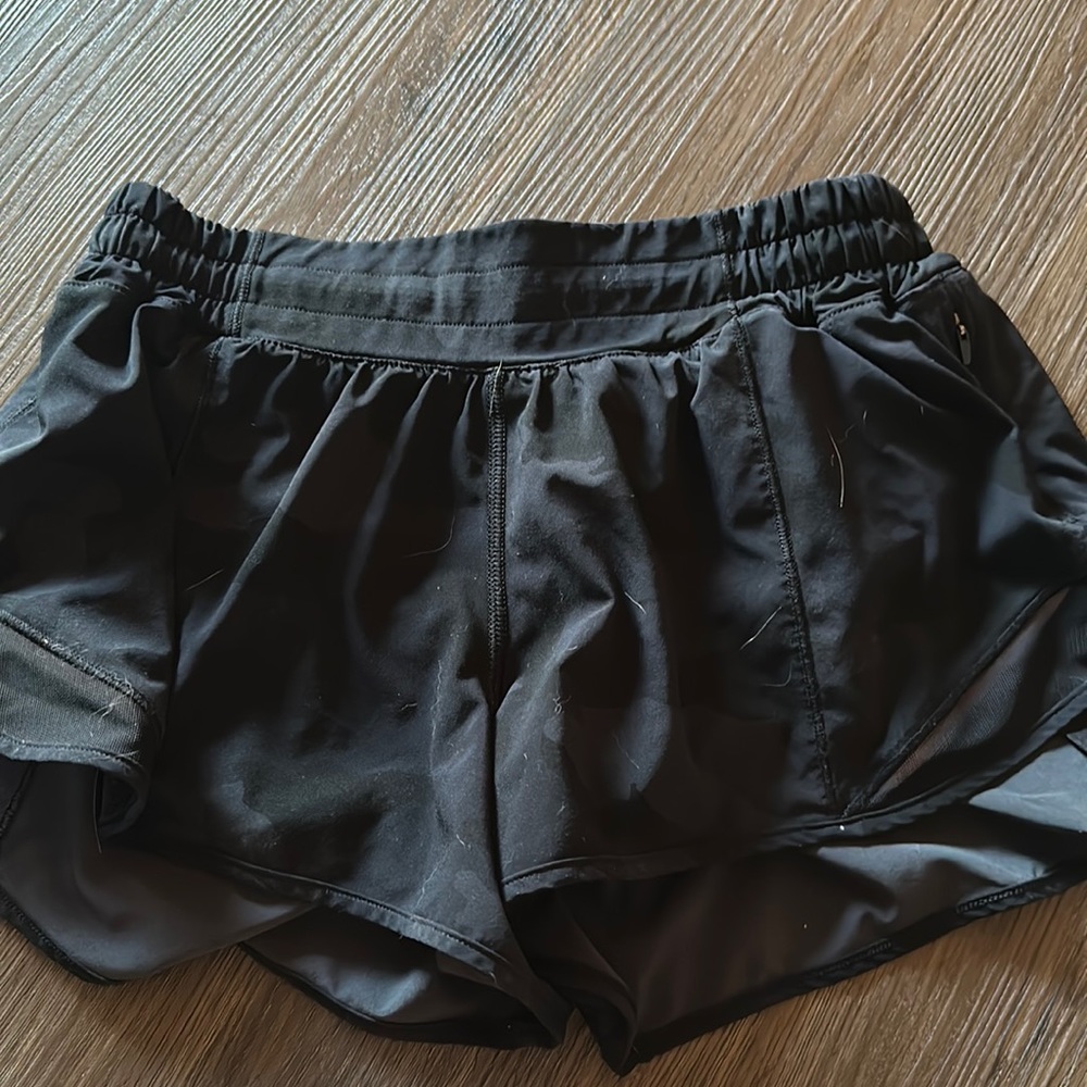 lululemon size 6 shorts camo
